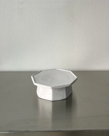 Traditional Pedestal Plates